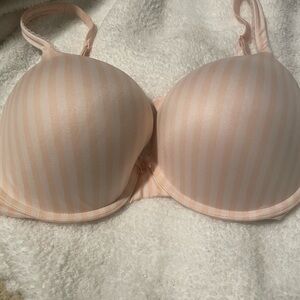 Victoria’s Secret bra 34DDD
 Body by Victoria Perfect Shape